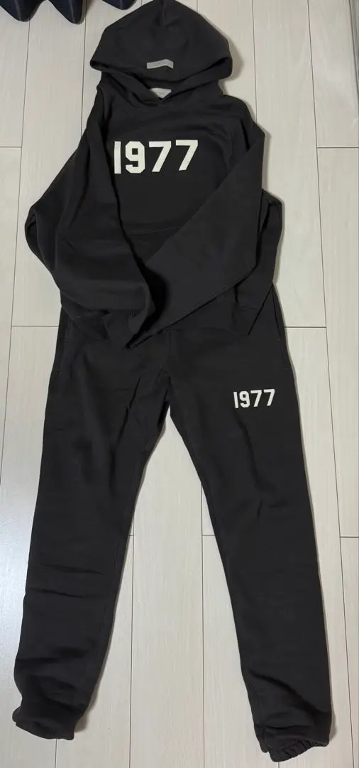 正規品⭐︎ ESSENTIALS 1977 パンツ&フーディー2点セット 2025年最新】エッセンシャルズ パンツ 1977の人気アイテム