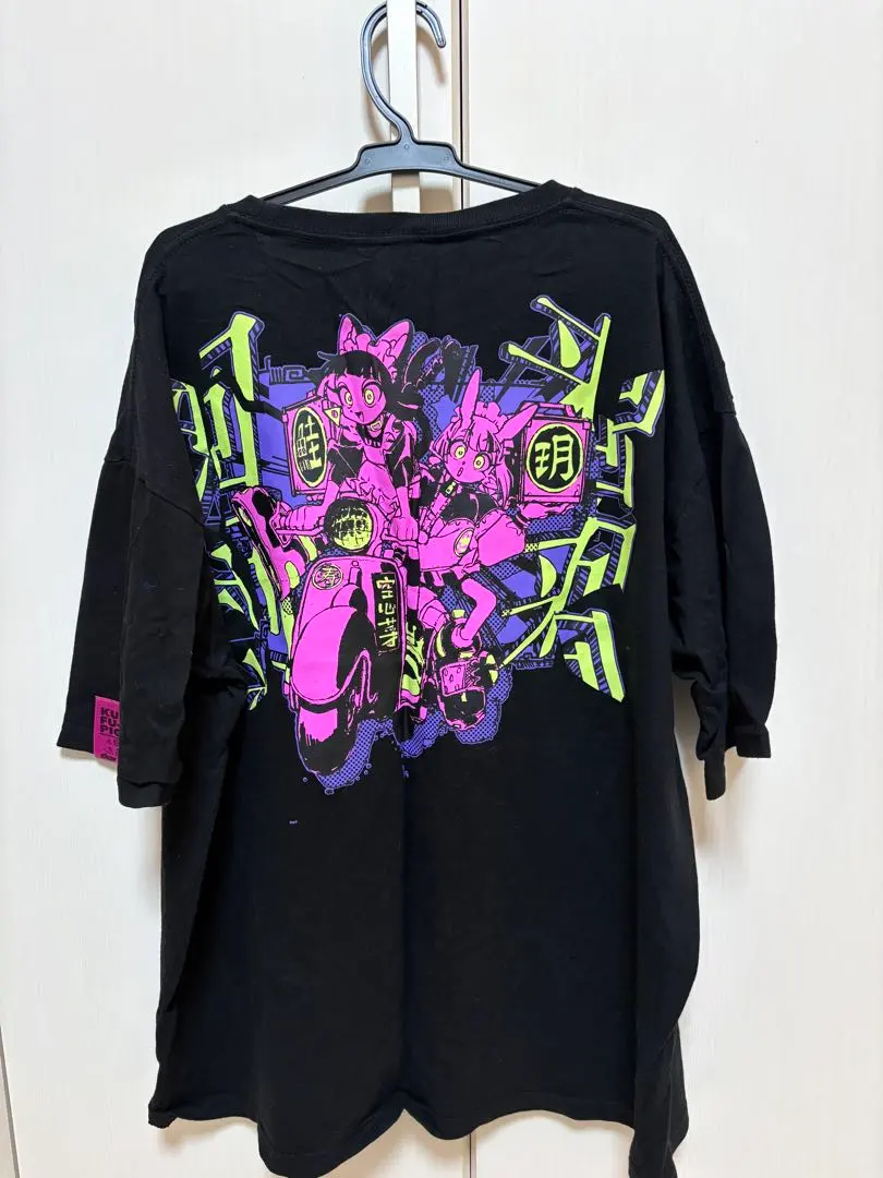 Thumbnail of Hana-bushi's first solo exhibition, "Piggy One's Come and Go~" T-shirt, free size.