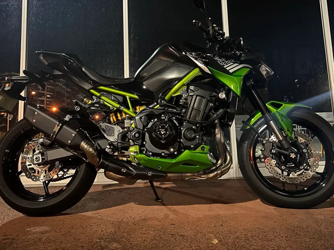 アンスバッハ様IKAZUCHIブラックエディションチタンショート/ステンレスパイ トリックスター / Ninja ZX-25R (23-25)レーシングスリップオン