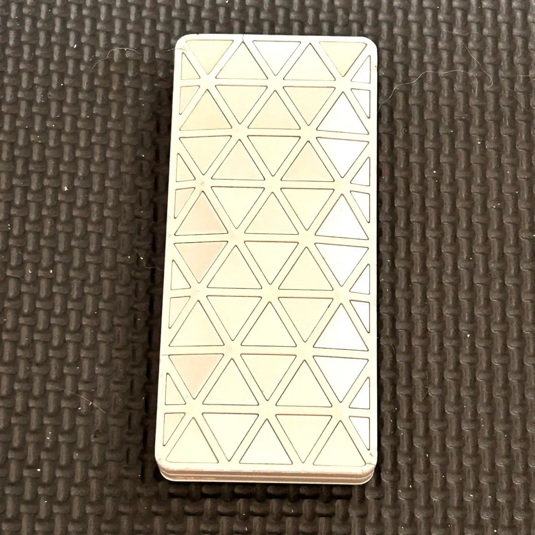iida LIGHTPOOL 中古　携帯　本体 iida LIGHT POOL ライトプール ホワイト 中古 白ロム - iPhone