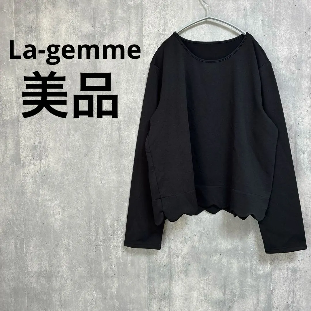 Thumbnail of Excellent condition La-gemme scalloped hem long-sleeved black cut and sew top with frills.