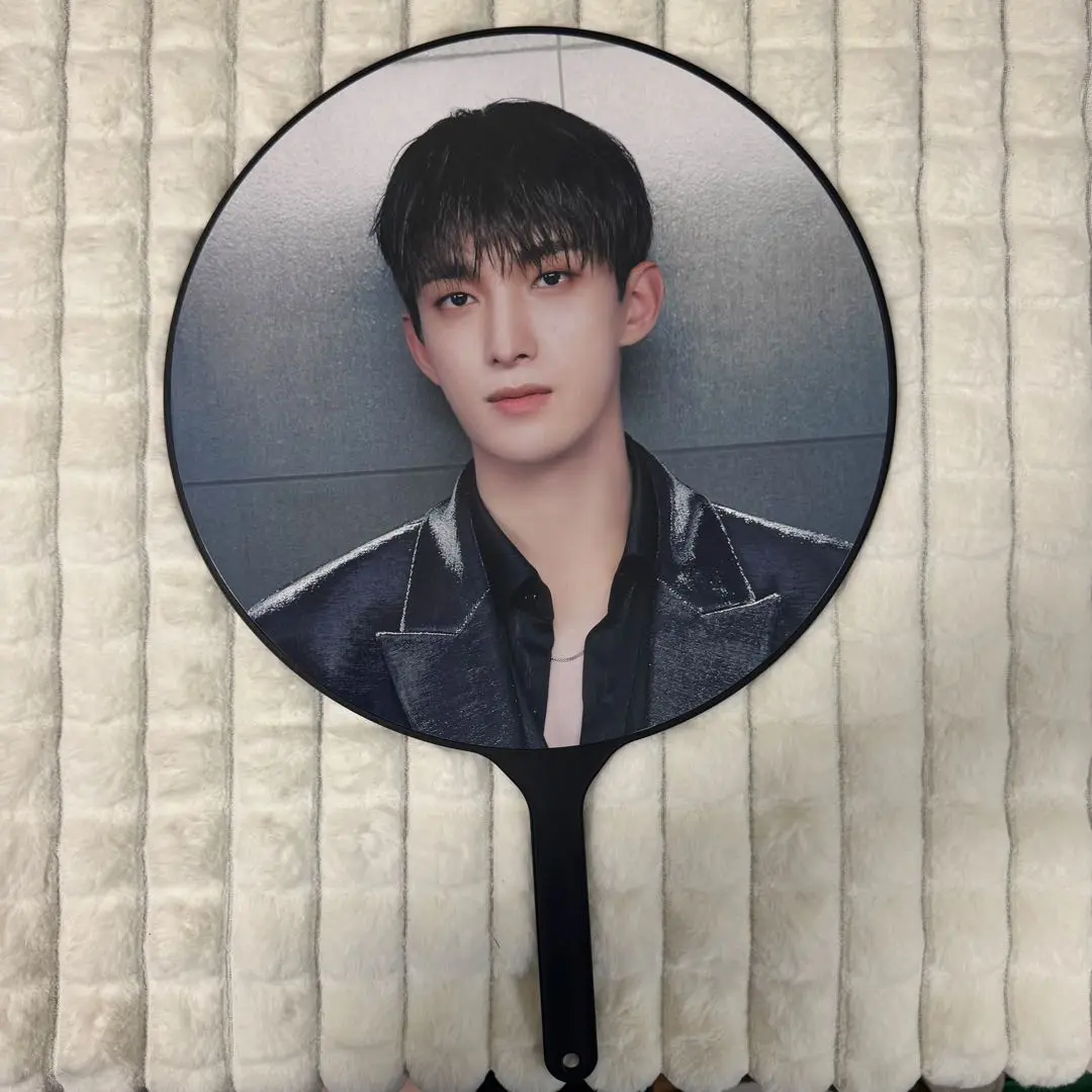 SEVENTEEN ドギョム DK うちわ 最安値 まとめ買い SEVENTEEN セブチ follow ドギョム DK 団扇 2枚セット - メルカリ
