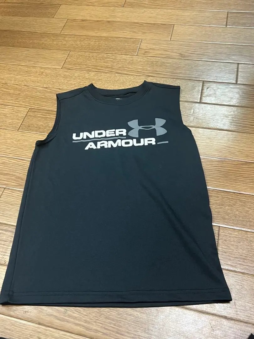 Thumbnail of Under Armour top, YMD (Youth Medium)