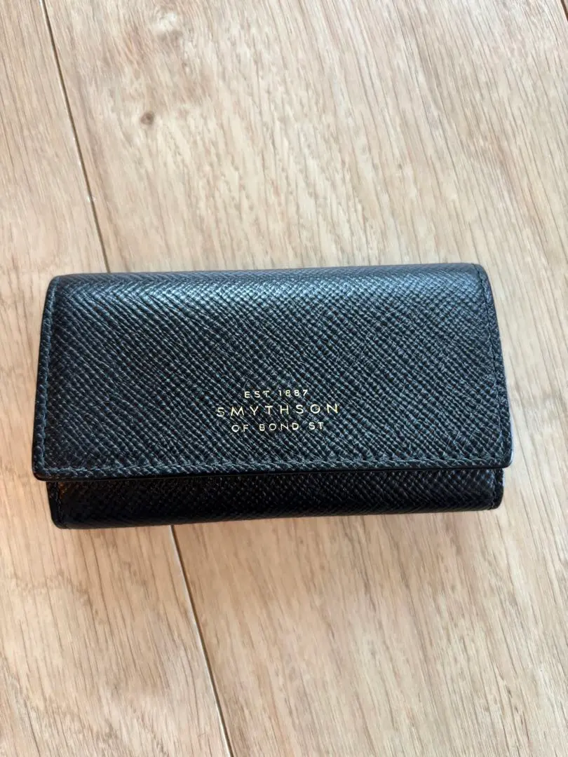 【新品・未使用】Smythson スマイソン レザー封筒型ゴールド キーケース 2025年最新】スマイソン キーケース SMYTHSONの人気アイテム