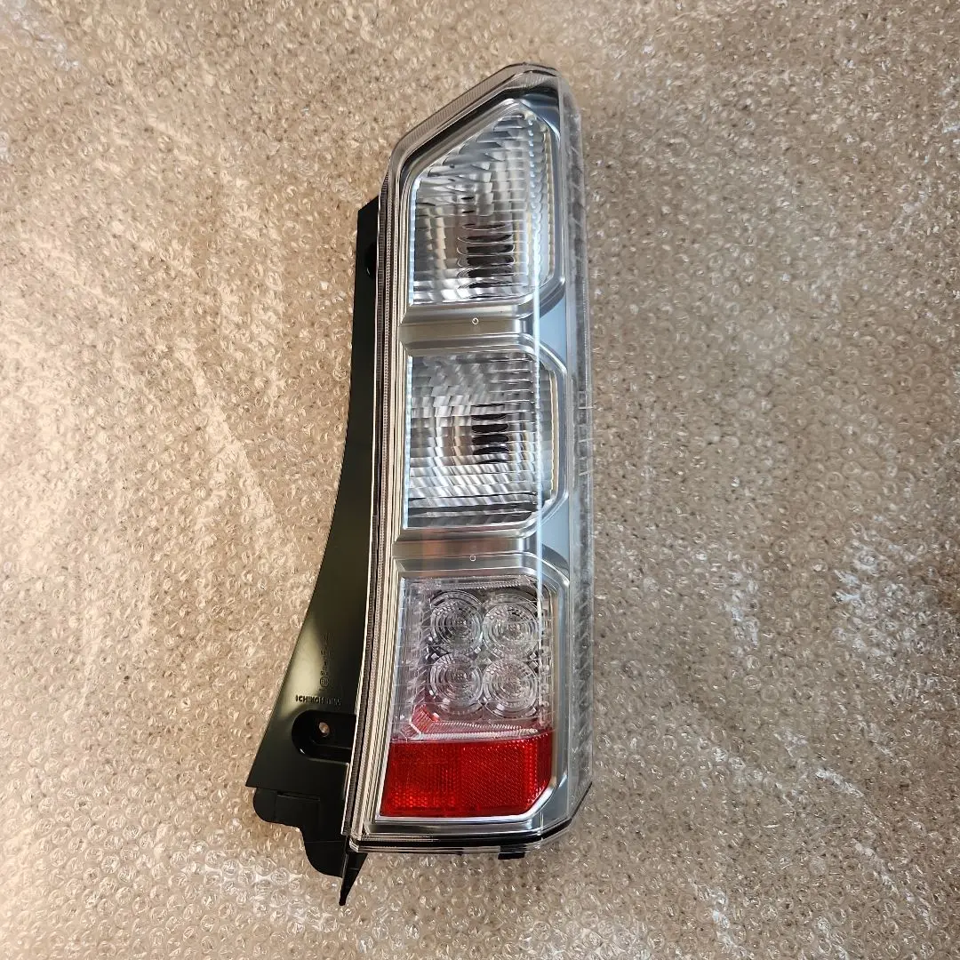 ホンダ N-BOX JF1 純正テールランプ 右側 ブラック 中古品