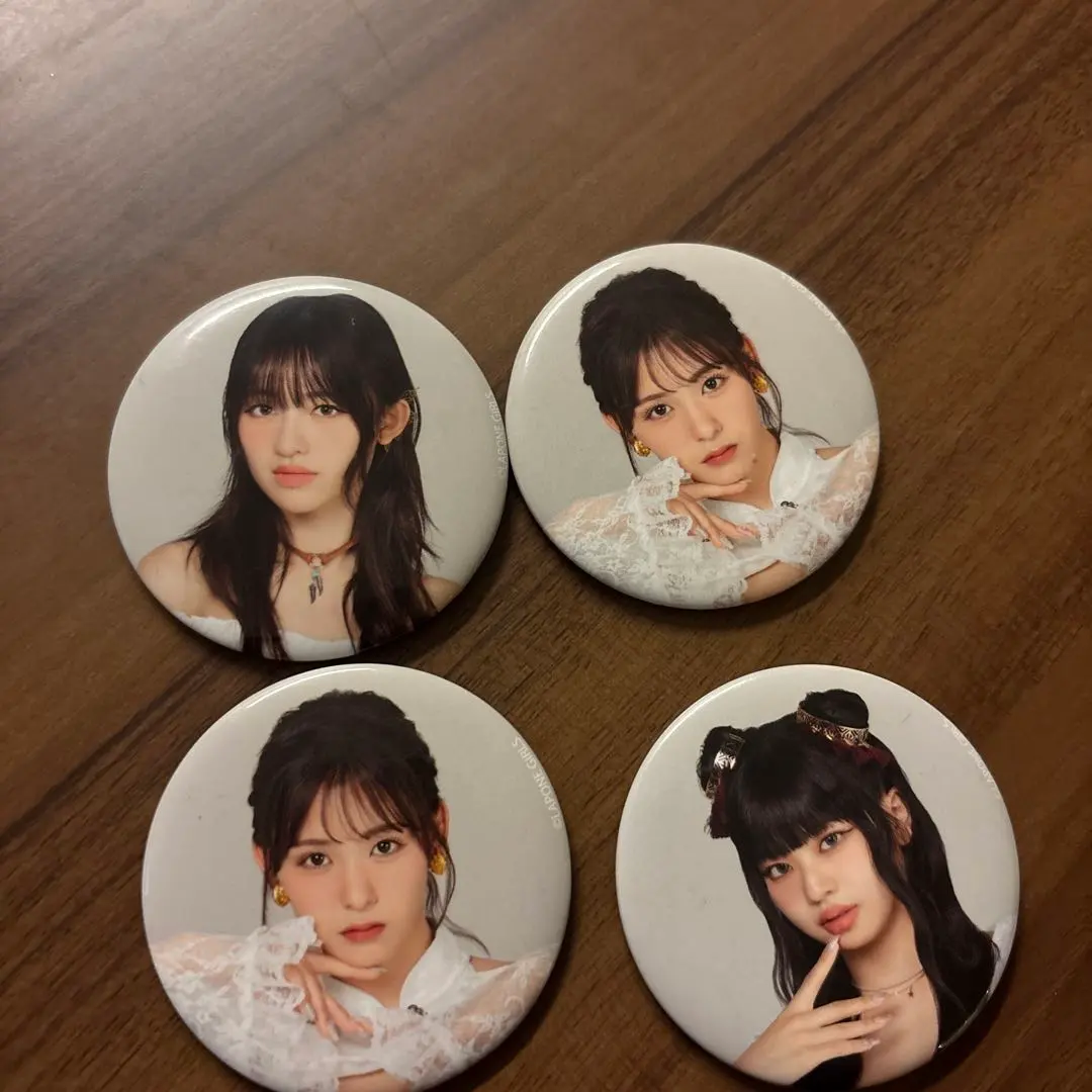 Thumbnail of Idol character button badge set of 4