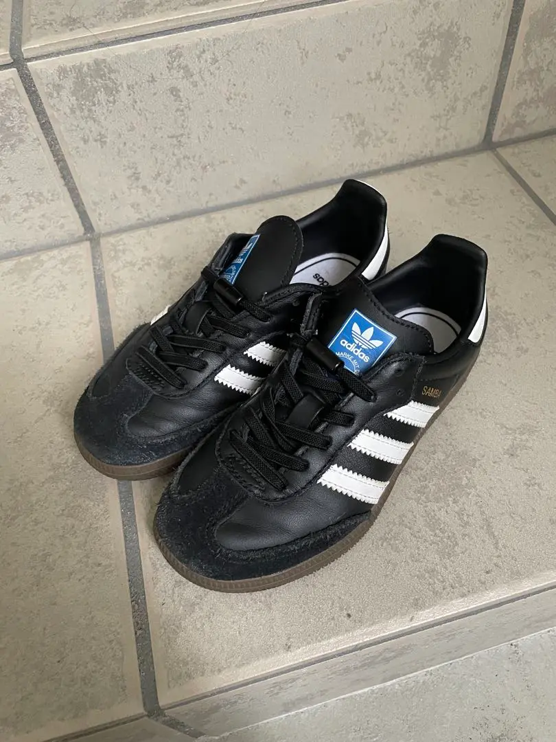 adidas Samba ブラックスニーカー　18センチ 2025年最新】ADIDAS サンバ キッズ 18の人気アイテム - メルカリ