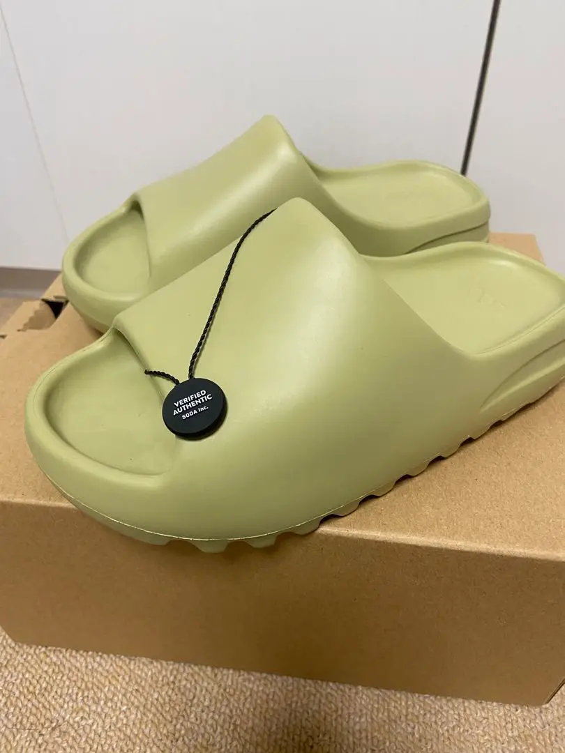 アディダス　イージースライド　YEEZYSlide Resin 27.5 US9 Amazon.com | adidas Mens Yeezy Slide GW1934 Pure - 2021