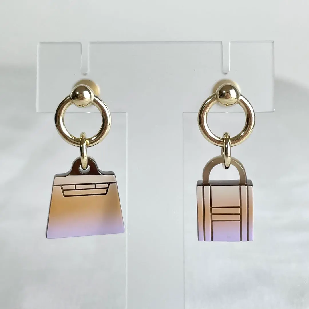 洗練された確かな存在感【HERMES】ピアス アミュレット 210.jpg