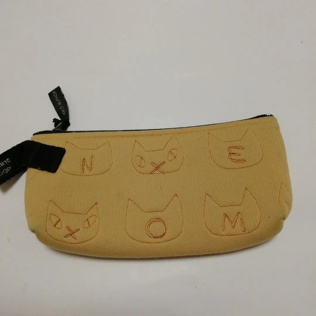 あちゃちゅむ 長財布 ショルダーストラップ付き クマ モチーフ 美品 あちゃちゅむ 長財布 ショルダーストラップ付き クマ モチーフ
