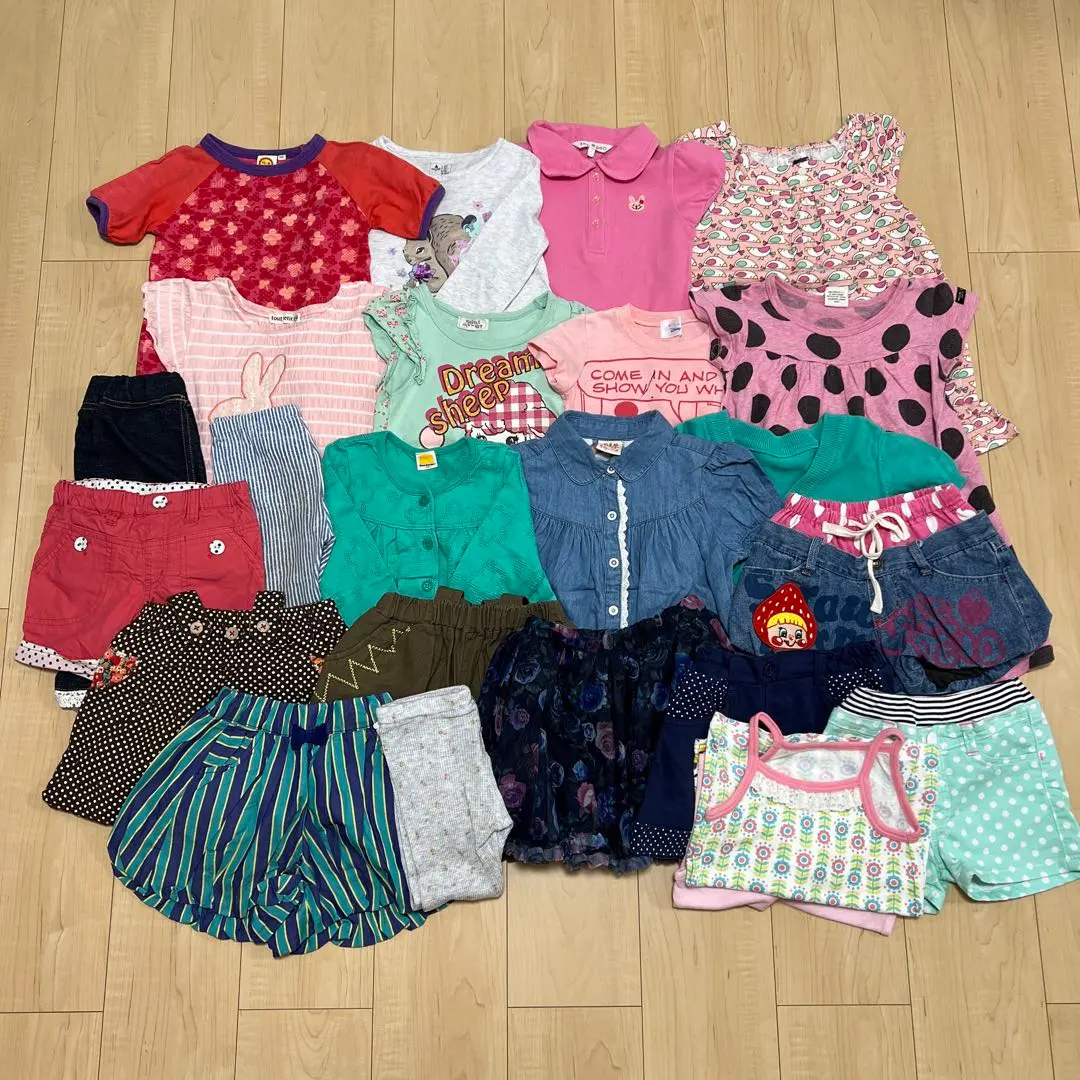 Thumbnail of Girls' clothing, 100-piece set, for nursery school, change of clothes