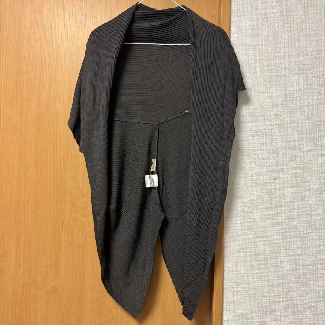 Boujeloud 全新無吊牌 女式針織衫 的縮圖