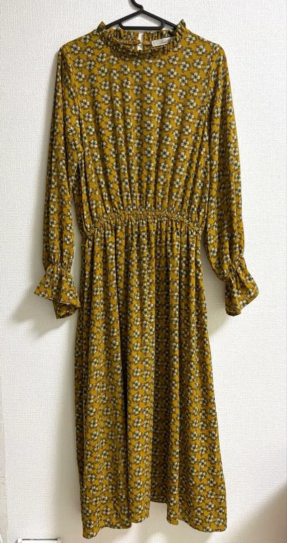 Thumbnail of Floral print long-sleeved dress, size M