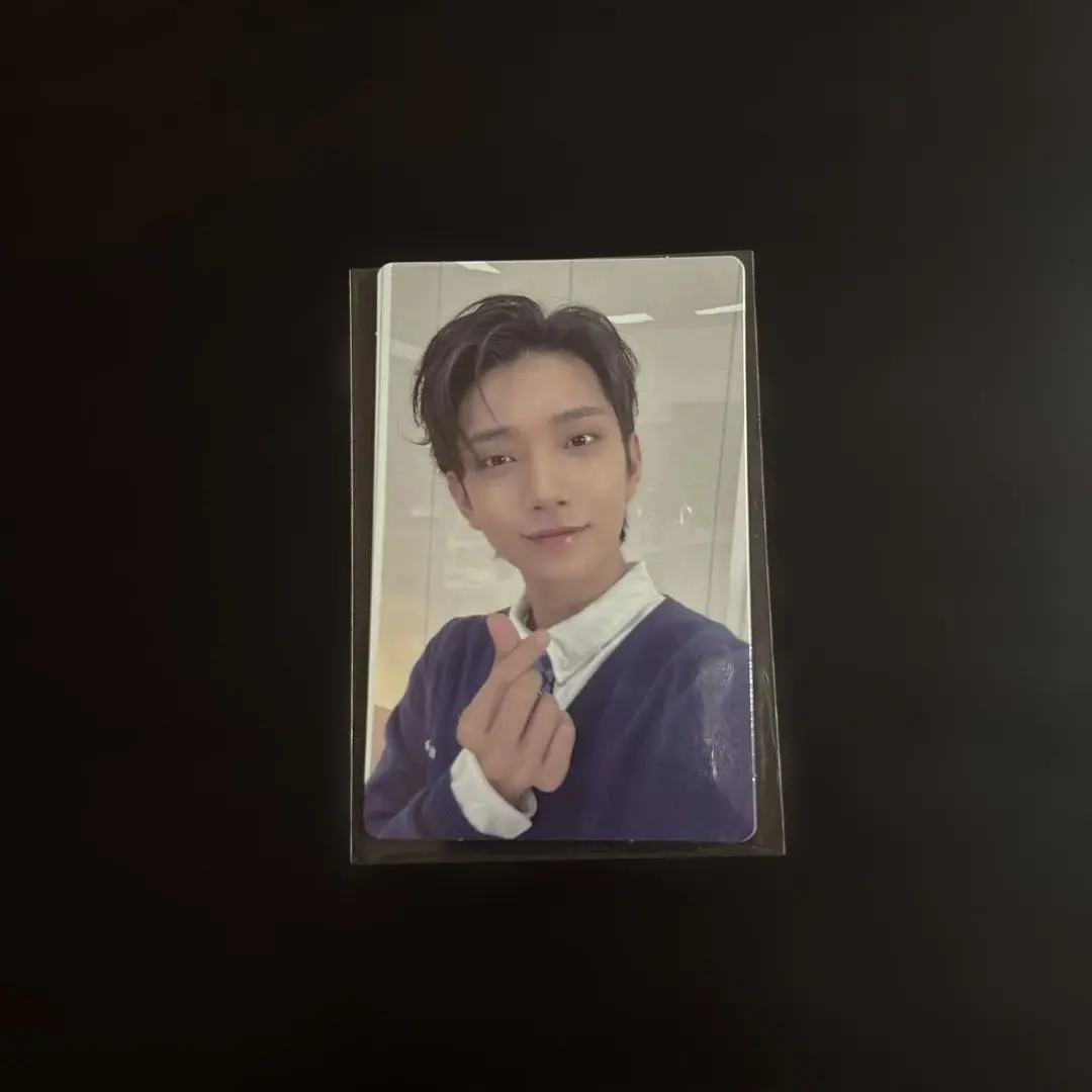Thumbnail of Seventeen Joshua trading card