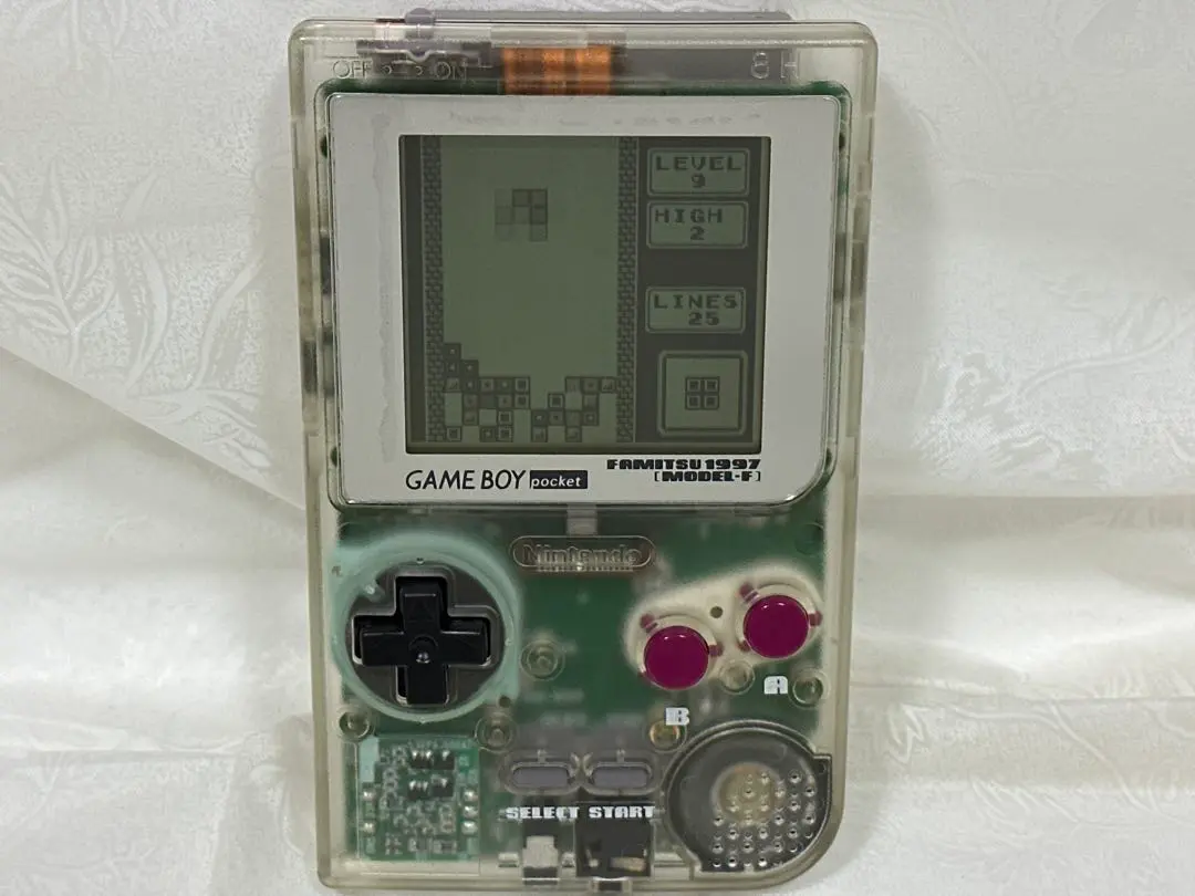 ゲームボーイ - ゲームボーイポケット　スケルトン　ファミ通限定　ポケモンピカチュウ付き ゲームボーイ - ゲームボーイポケット スケルトン ファミ通限定
