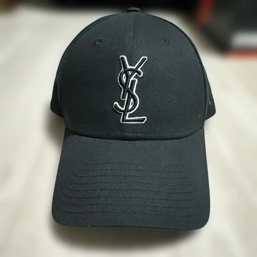 SAINT LAURENT 黒キャップ YSLロゴ付き ニューエラ YSL モノグラム キャップ | Saint Laurent サン