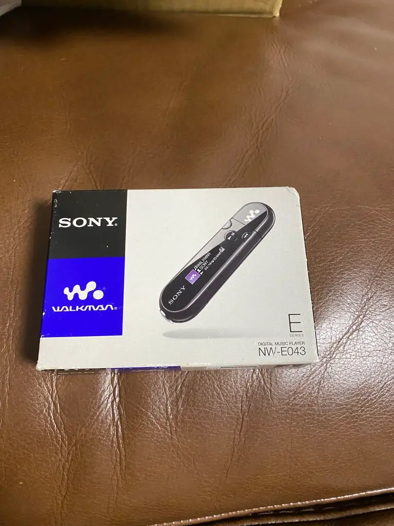 ★SONY デジタル WALKMAN NW-E043 4GB FM付き 金 中古 Sony Walkman NW-E043 Rare 4 GB USB Digital Player Gold Used