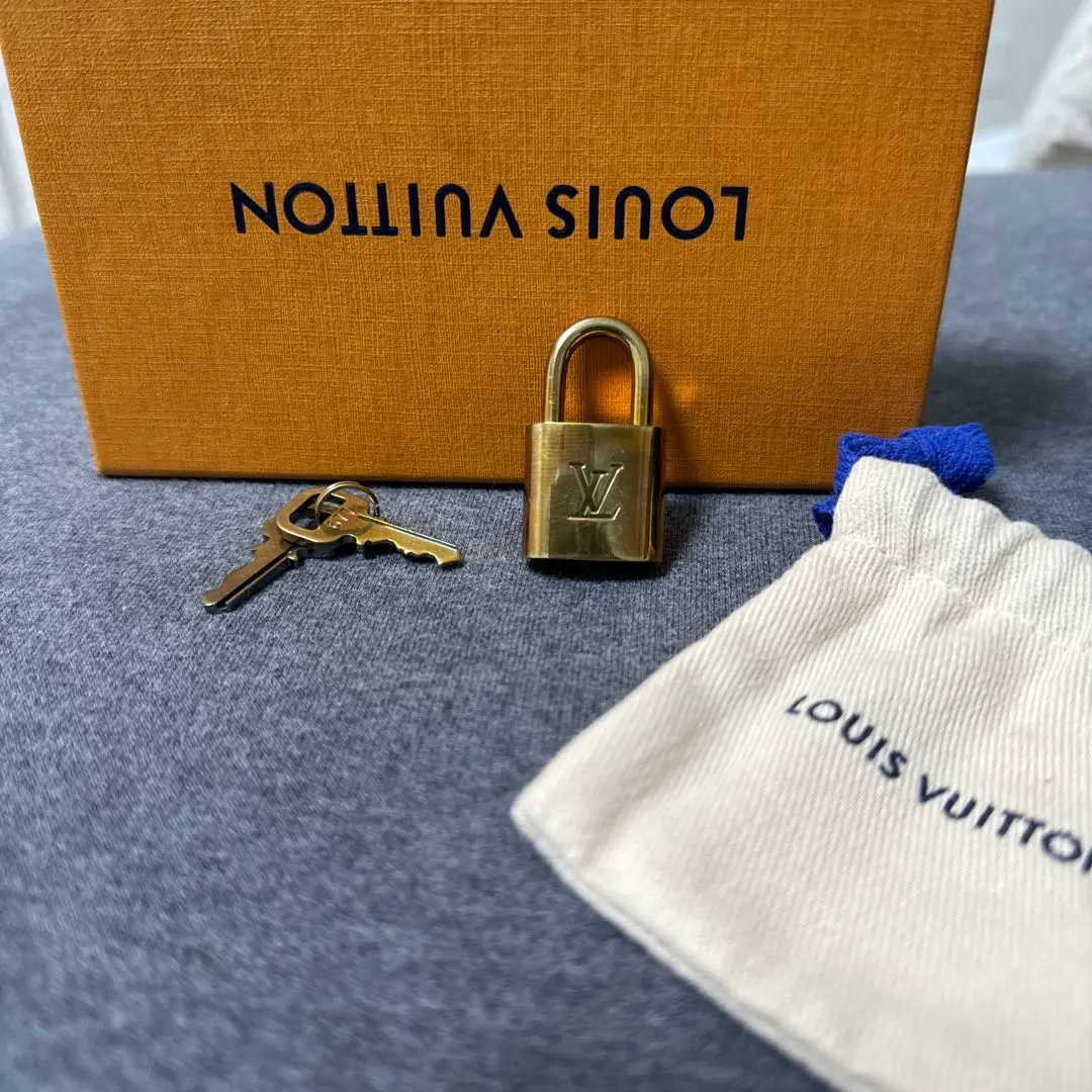 未使用品 ルイヴィトン LV シルバー カデナ パドロック 南京錠 310番 未使用品 ルイヴィトン LV シルバー カデナ パドロック 南京錠