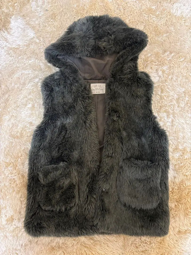 ⭐️美品⭐️ZARA フード付きフェイクファーベスト　S(7〜9号) ZARA フード付きフェイクファーベスト XS(5〜7号) - メルカリ