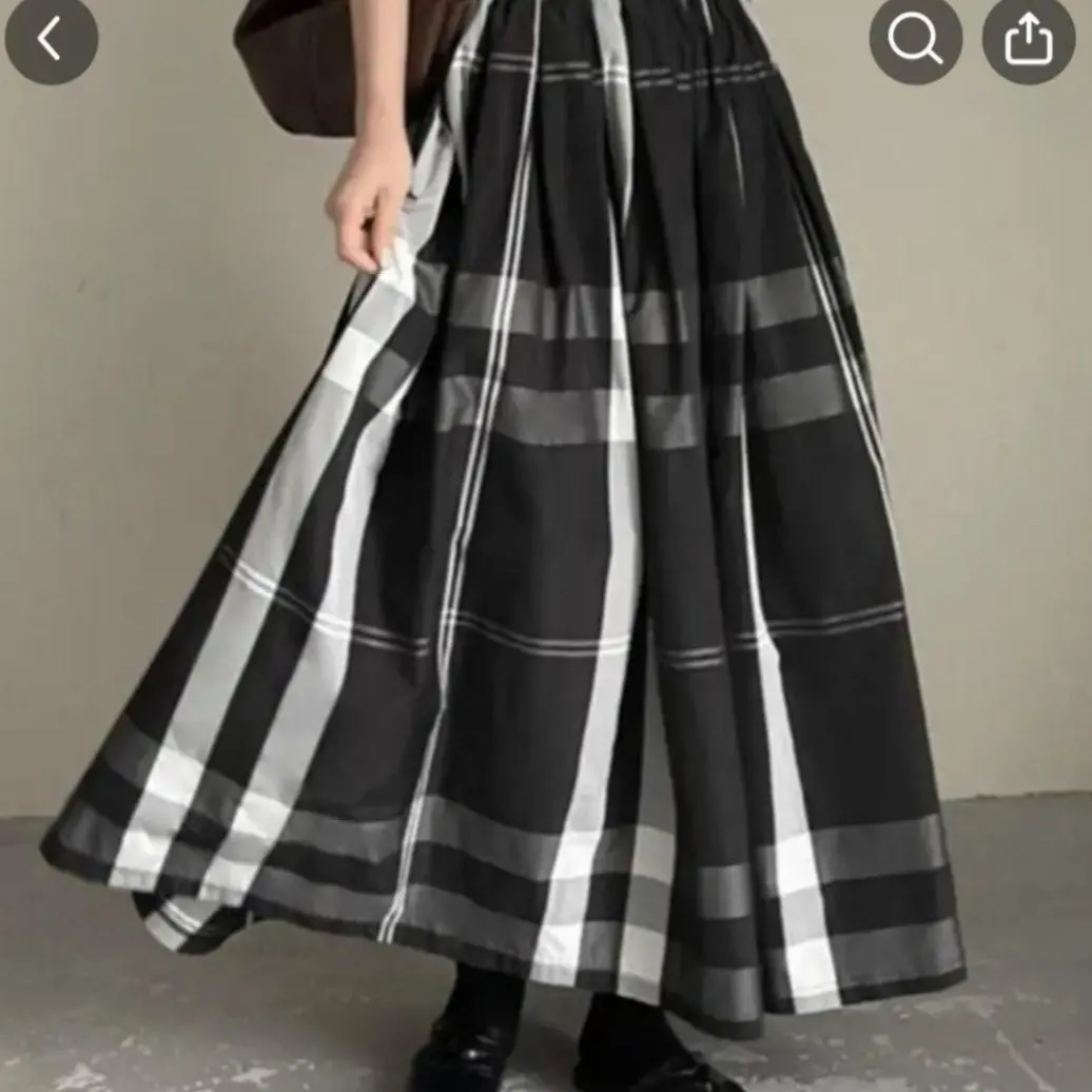 Thumbnail of Long skirt, check, white and black