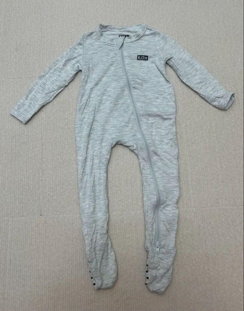kith ロンパース  ベージュ　3-6M kith ロンパース ベージュ 3-6M KITH - kith ロンパース box