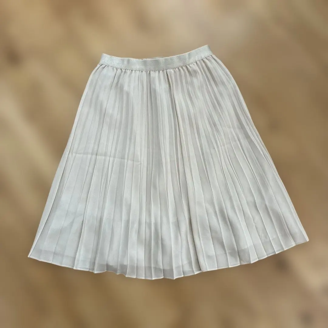 Thumbnail of 23区 Pleated Skirt, Ivory, Size 38