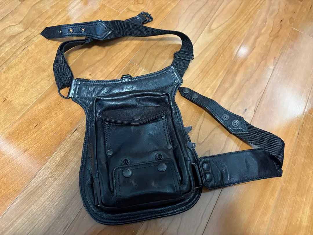 美品 KADOYA ボディバッグ 日本製 レザー 補助ストラップ付 ブラック KADOYA カドヤ SHOULDER BAG-PTD レザー キルティング ボディ