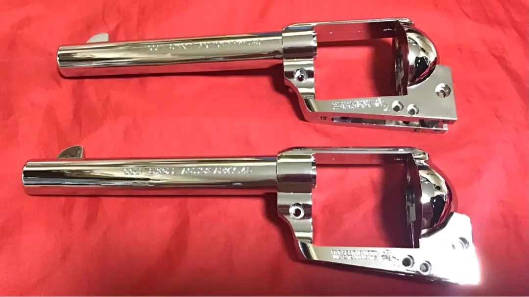 ハートフォード製　コルトSAA用シルバーメッキフレーム2本セット　未使用品 A rare model gun now! A silver-plated quick-fire custom gun