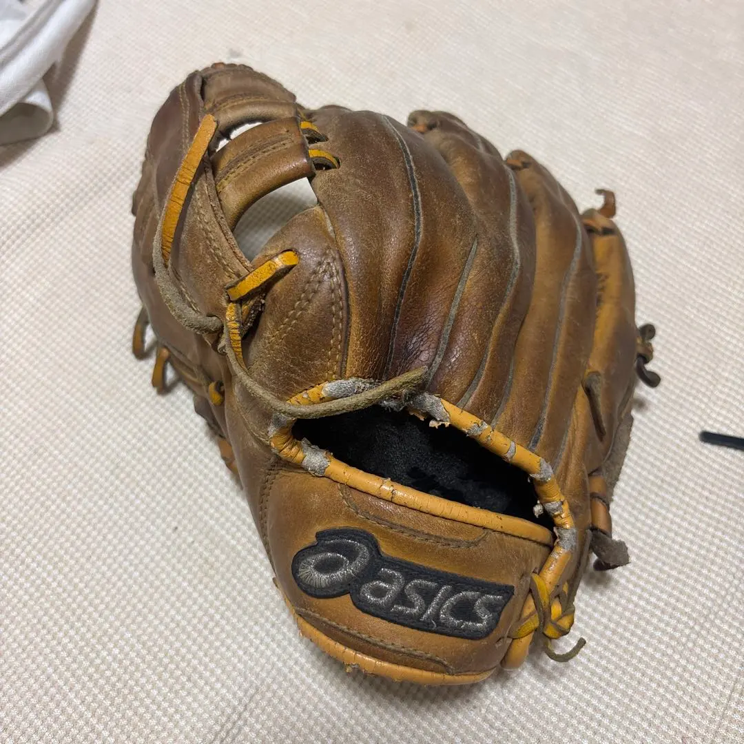 Thumbnail of ASICS GOLDSTAGE Left-Handed Thrower Glove, Brown