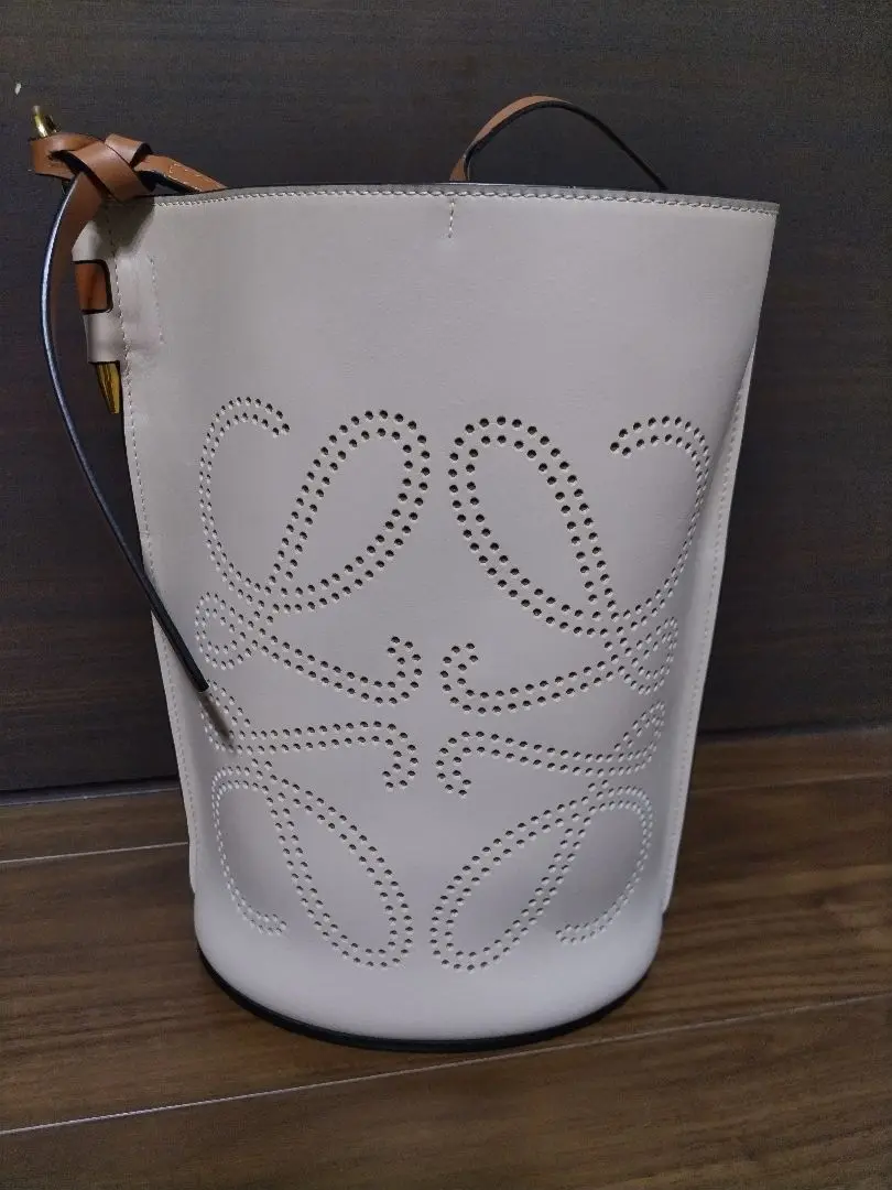 美品●ロエベ　ショルダーバッグ　ゲート　バケット　アナグラム　レザー　レッド 楽天市場】ロエベ LOEWE ショルダーバッグ アナグラム レザー