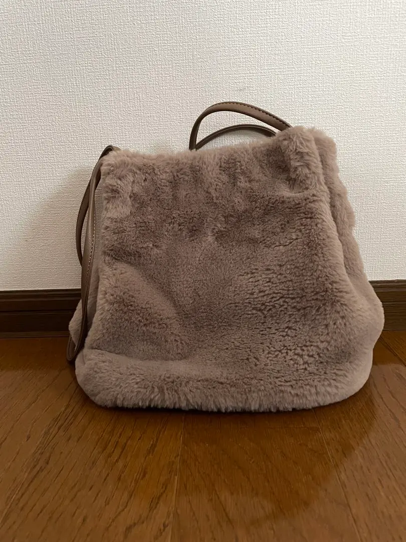 Thumbnail of Beige faux fur shoulder bag