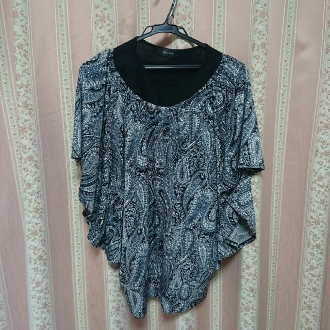 Thumbnail of Paisley Print Oversized Cut-and-Sewn Top