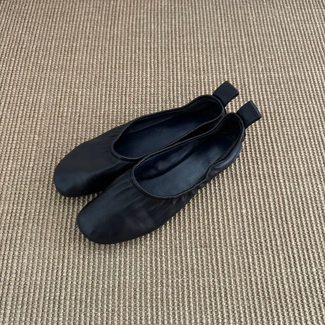 2025年最新】CELINE フラットシューズ・バレエシューズの人気