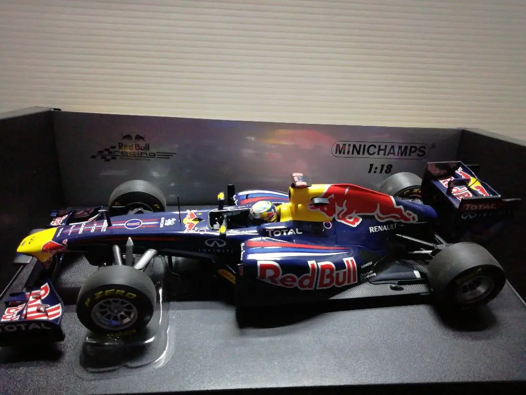 ミニチャンプス　F1 レッドブルレーシング RB7 セバスチャンベッテル ミニチャンプス F1 レッドブルレーシング RB7 セバスチャン