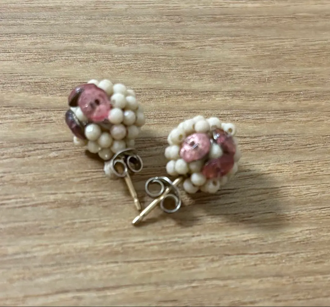 Niki.du.poulain アイボリービーズピアス Niki.du.poulain のピアス イヤリング - 北欧、暮らしの道具店