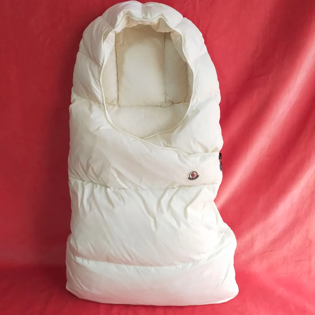 barbie 様MONCLER フード付きおくるみ ホワイト 美品】モンクレール おくるみ ホワイト barbie 様MONCLER フード付き