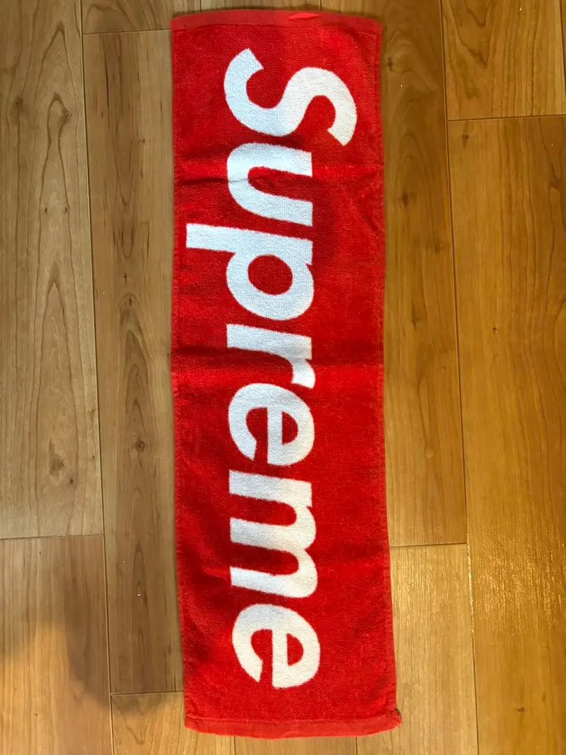 Supremeのフリマアイテム一覧
