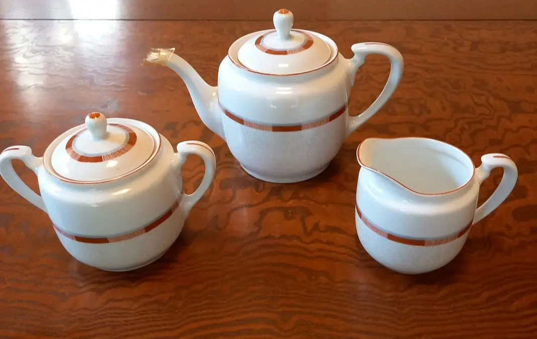 Thumbnail of Teapot set, white with red stripes