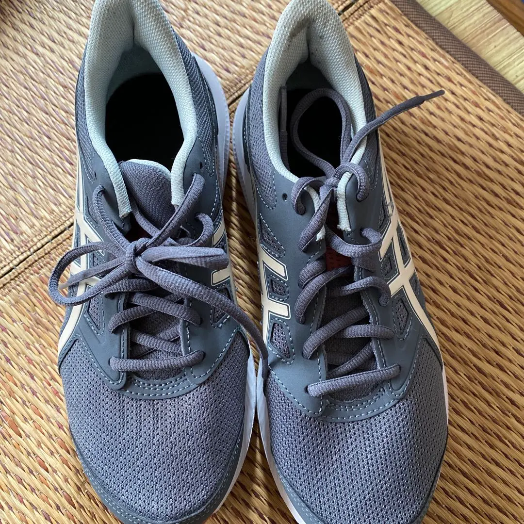 灰色女士運動鞋 的縮圖