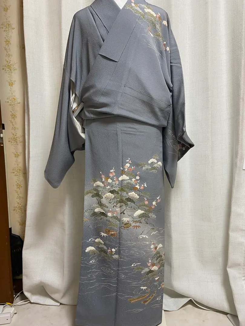 Thumbnail of Silk visiting kimono 253-12/S