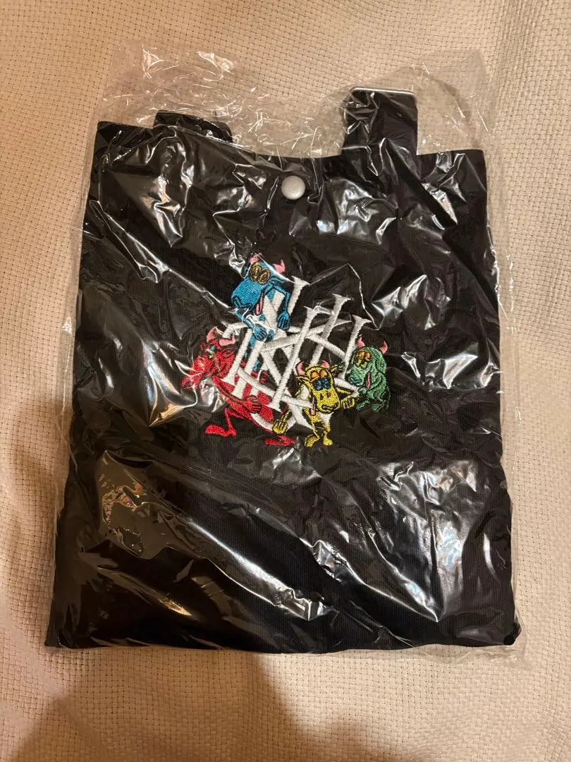 【King Gnu】GNU FRIENDS BAG ホワイト　ブラック2点セット King Gnu GNUフレンズトートバッグ ホワイト 白 - メルカリ