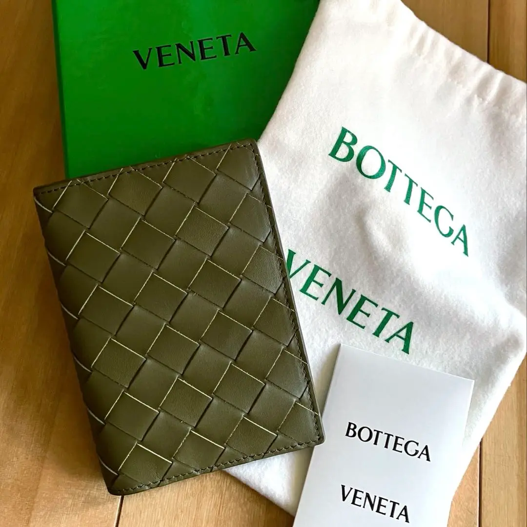 BOTTEGA VENETA ボッテガヴェネタ カセット パスポートケース