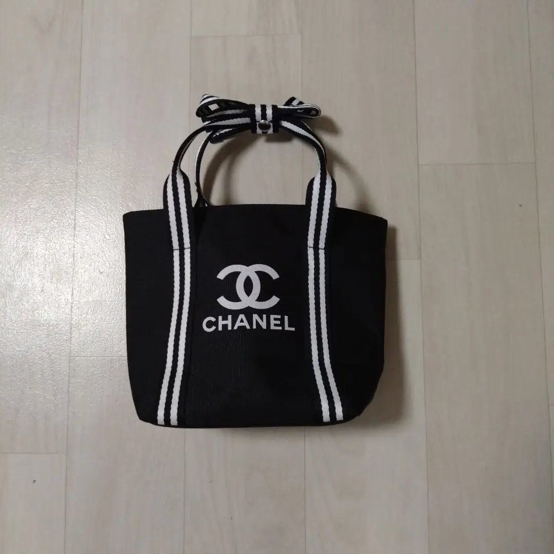 ♥CHANEL♥ ノベルティー♥ブラック トートバッグ 可愛いリボン持ち手 ♥CHANEL♥ ノベルティー♥ブラック トートバッグ 可愛いリボン