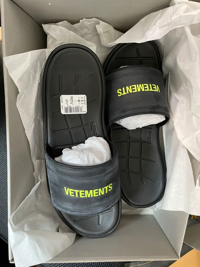 VETEMENTS(ヴェトモン) サンダル(メンズ) - 海外通販のBUYMA