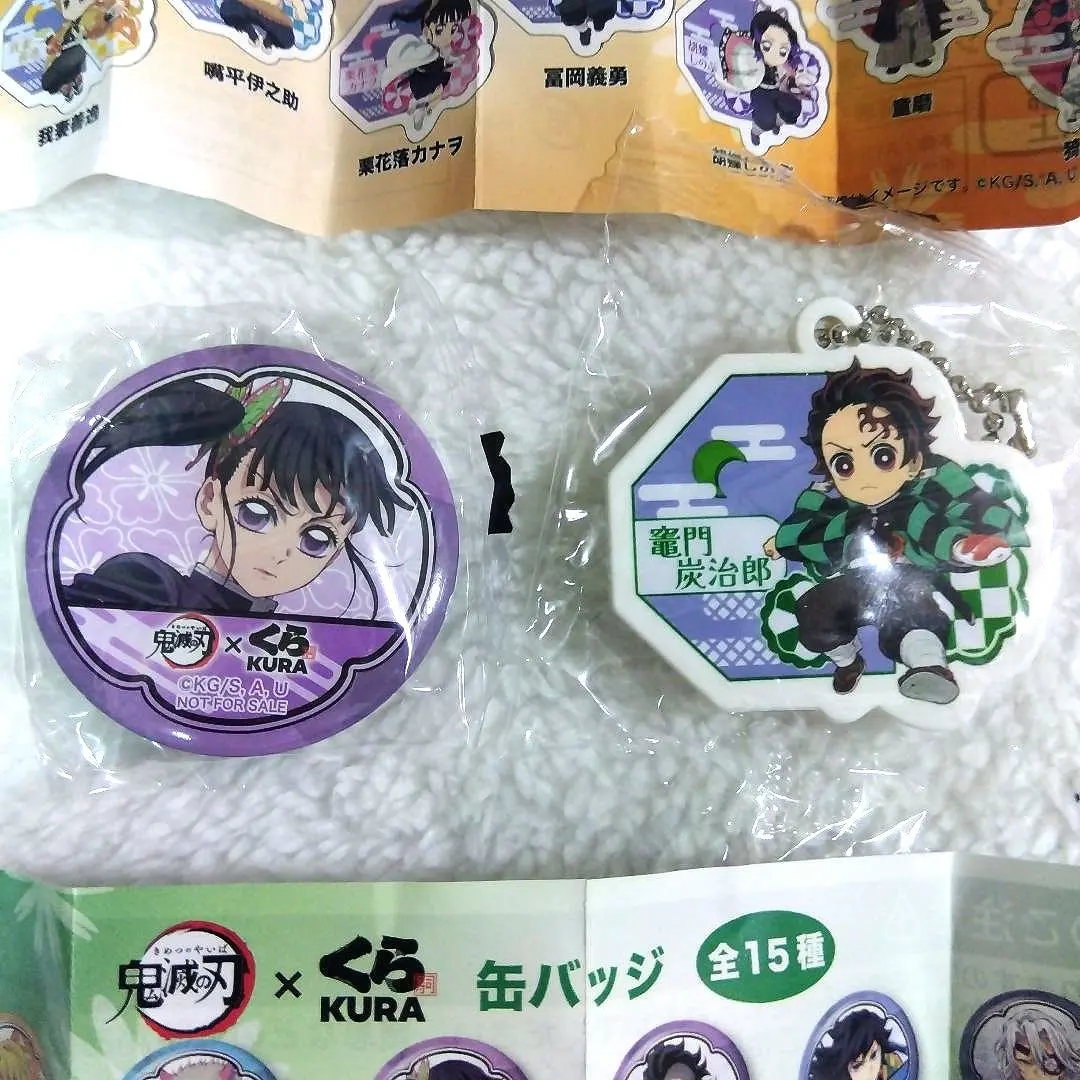 Thumbnail of Kimetsu no Yaiba x Kura Sushi Collaboration: Rubber Charms and缶バッジ [Tanjiro & Kanao]