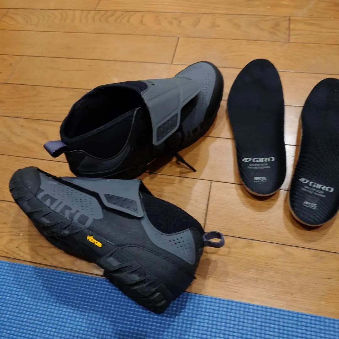 GIRO TERRADURO 極美品 42サイズ(約26.0サイズ) GIRO TERRADURO 極美品 42サイズ(約26.0サイズ) - メルカリ