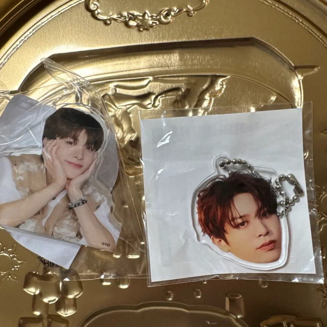 Thumbnail of TREASURE Junghwan (2-piece set)