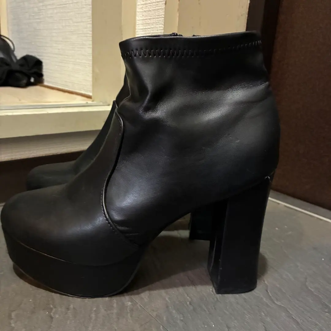 Thumbnail of 24cm Black Leather Platform Short Boots