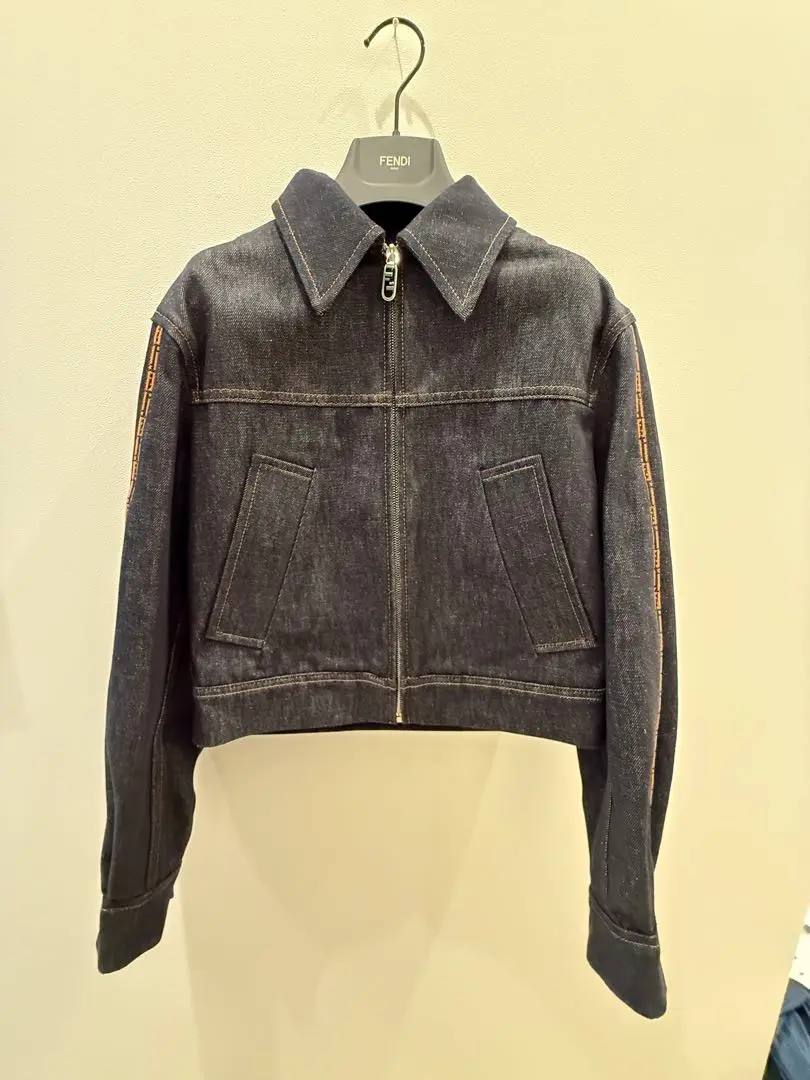 近年モデル　FENDI FF柄 22aw ファーカラーデニムジャケット 近年モデルFENDI FF柄 22aw ファーカラーデニムジャケット