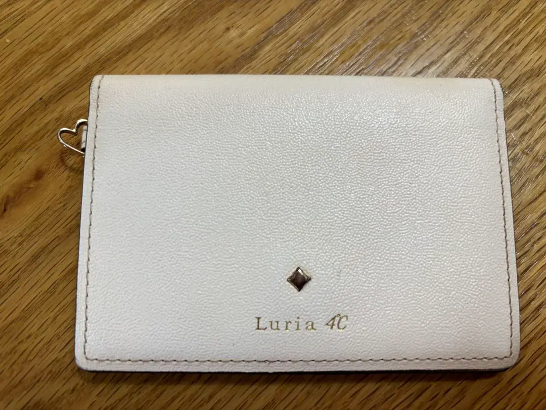 【Luria4°C】ベージュ 名刺入れ ビジュー付き Luria4°C】ベージュ 名刺入れ ビジュー付き - メルカリ